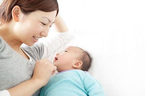 如何训练宝宝抓东西？-八福集