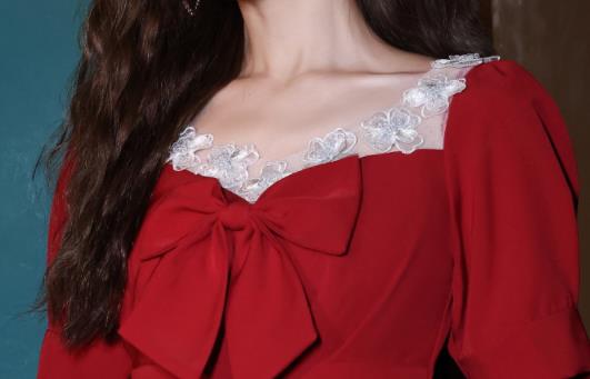 红色礼服配什么样的首饰好看 红色礼服配什么颜色鞋子好看-八福集