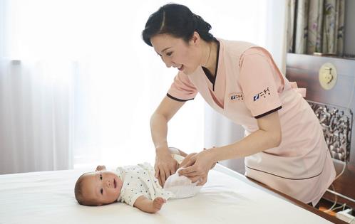 月嫂陪护对母婴健康的影响-八福集
