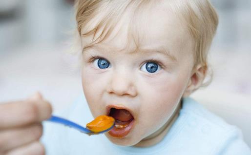 给宝宝喂食要警惕这些误区-八福集