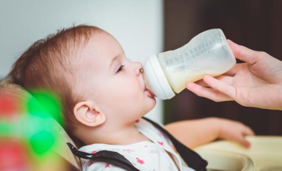 宝宝不爱喝奶粉怎么办 不强迫宝宝喝奶粉让宝宝慢慢接受-八福集
