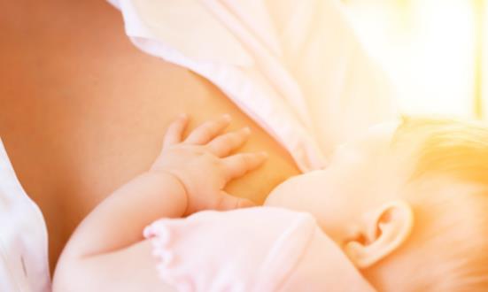母乳颜色总是变变变 到底什么颜色的母乳最有营养-八福集