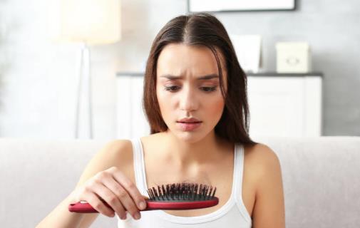 有种产后烦恼叫一薅一把毛 为什么掉发找上产后新妈-八福集