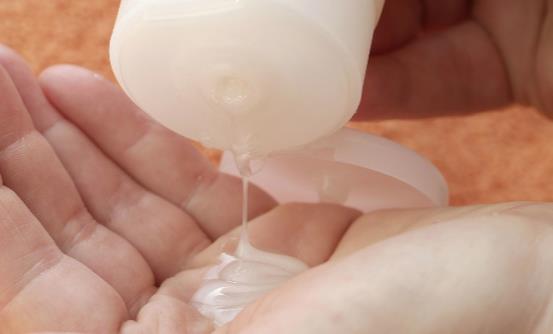 用不完的洗发水别急着扔 洗发水的日常神奇妙用-八福集