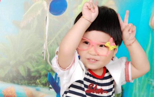 家长如何培养2岁孩子的社交能力-八福集