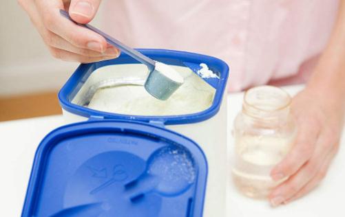 家长为宝宝选择配方奶粉的注意事项-八福集