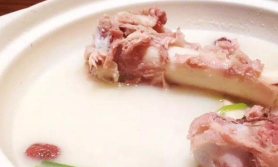 喝骨头汤补钙靠不住 孕妇补钙容易陷入的三大大误区-八福集