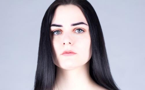 不同肤色穿衣颜色搭配技巧 不同穿搭显出好气色-八福集