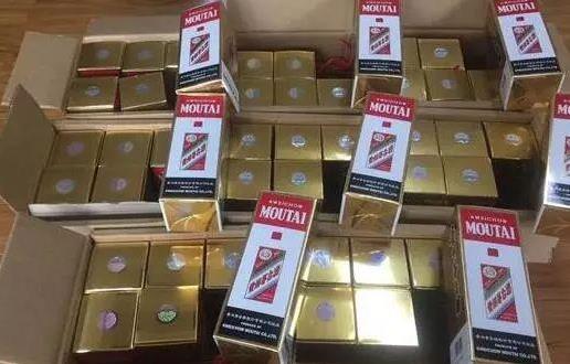 假酒!真瓶装假茅台骗术 嫌疑人借豪车卖货