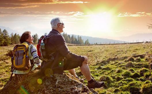 老年人选择去旅游 准备旅游需要注意的十个地方-八福集