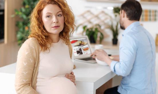 孕妇胃痛该怎么缓解 孕妈不要过于紧张多食粥类-八福集