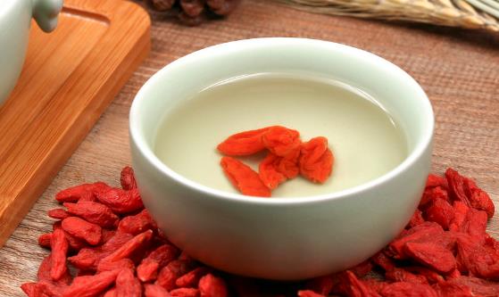 怀孕期间喝枸杞茶防止贫血 不适宜孕期饮用的茶类-八福集