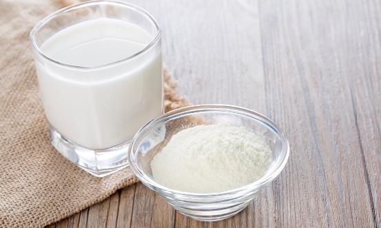 过期的奶粉不敢喝扔了又可惜 教你过期奶粉的日常小妙用-八福集