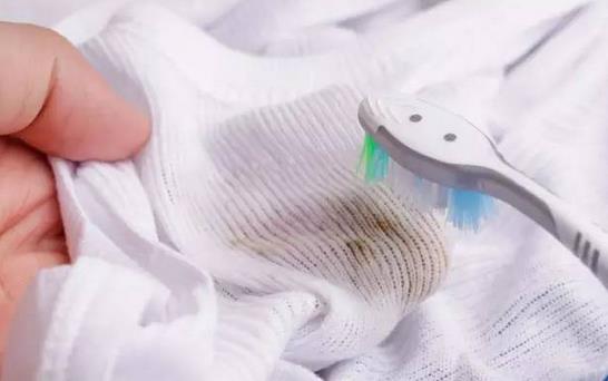 衣服上粘有泡泡糖怎么清洗-八福集