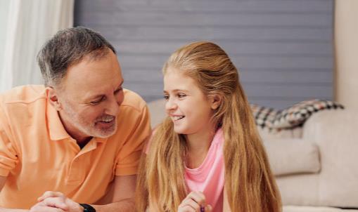 不走心的赞扬很可能适得其反 让孩子越夸越顽皮-八福集