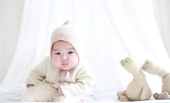 宝宝发热低于38℃别着急喂退烧药 出现这十一种情况快送医