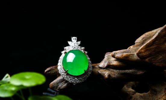 如何选择和估价翡翠 翡翠的日常清洗与养护-八福集