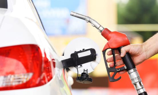 增加爱车油耗的用车习惯 关于汽车加油的小秘诀-八福集