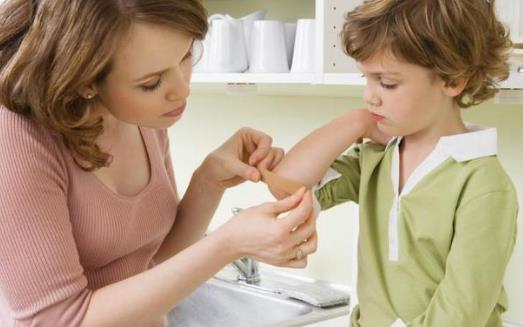 外出旅行必备急救箱 解决突发状况最好的方法-八福集