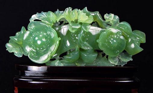 岫岩玉与翡翠有什么区别?