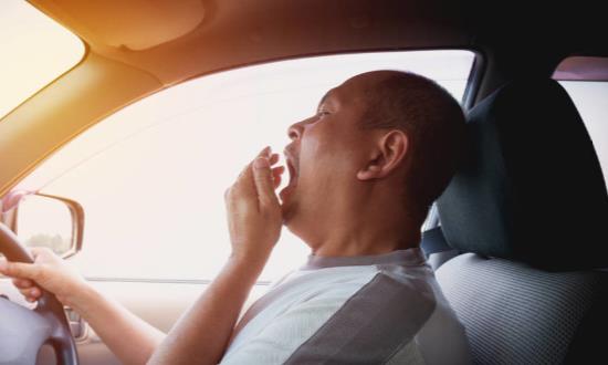 开车犯困别再只会掐大腿 教你开车时如何赶走瞌睡虫-八福集
