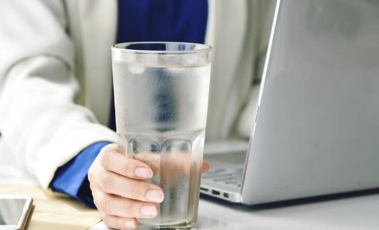 温水接近体温营养更易被吸收 温开水日常妙用多多-八福集