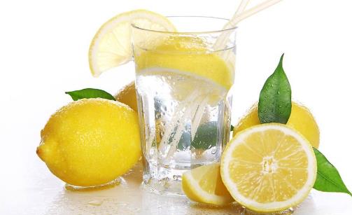 经常喝柠檬水能消炎降血脂 泡一杯优质柠檬水的诀窍-八福集