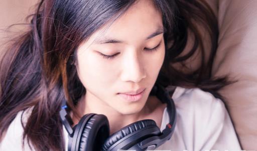 失眠和睡觉方法的冲突 错误的7种睡觉方式-八福集