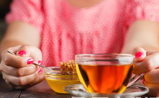 喝蜂蜜水美容养颜 蜂蜜虽好也要适合自己才可以-八福集