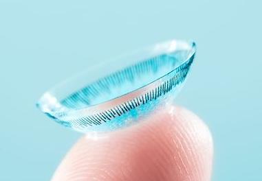 隐形眼镜上的沉淀物是什么?隐形眼镜天天戴,眼睛真的会瞎吗?