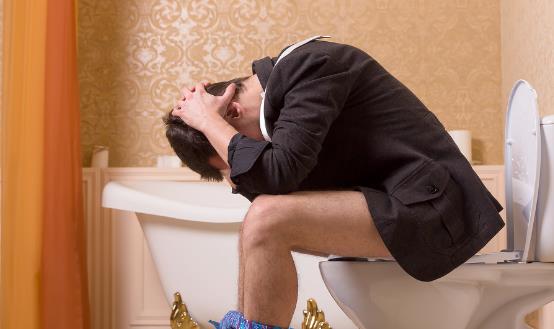 导致便秘的日常习惯 饮食预防痔疮形成的禁忌-八福集