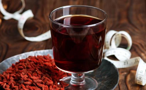 保温杯里泡枸杞是养生的标志 枸杞的这些禁忌要知道-八福集