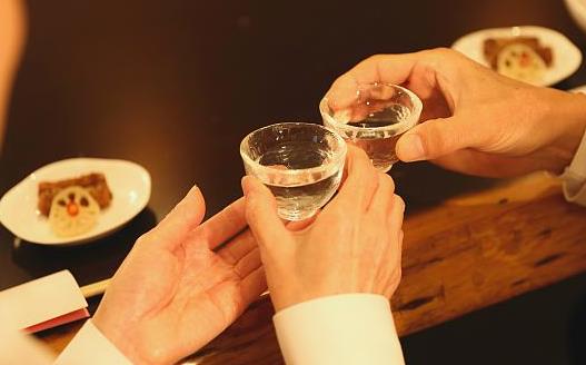 经常赴酒场 酒桌上的喝酒礼仪不可不知-八福集