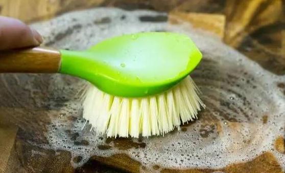 砧板的清理和保养方法 教您一招洗砧板简单快速又干净-八福集