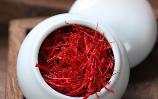 藏红花用开水泡还是温水泡 藏红花每天泡几根可以天天喝吗-八福集