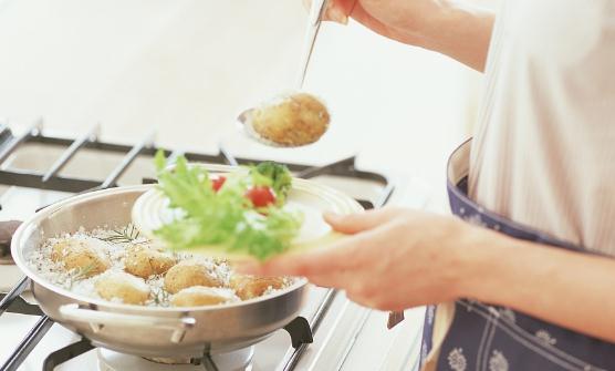 错误的烹调方法食物营养会流失 留住食物营养的妙招-八福集