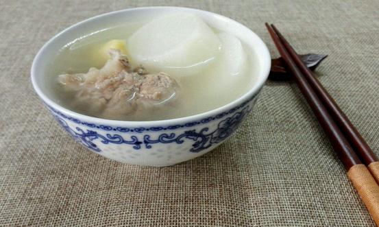 猪骨头汤美味营养又滋补 补钙补铁抗衰老可以多喝-八福集