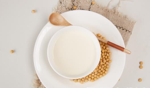 女人每天喝豆浆对身体的好处 有4类人不适宜喝豆浆-八福集