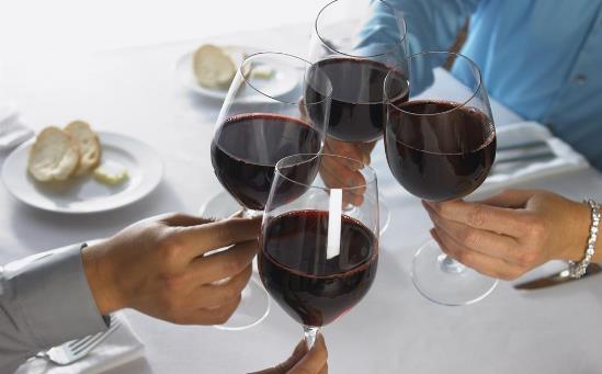 长期饮酒的危害导致营养不良 饮酒需要注意的准则-八福集