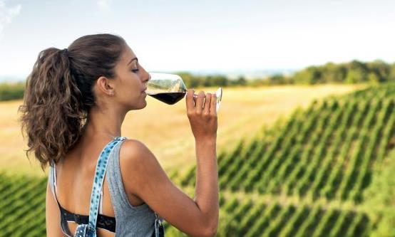 喝葡萄酒的8大好处 但需注意5个雷区-八福集