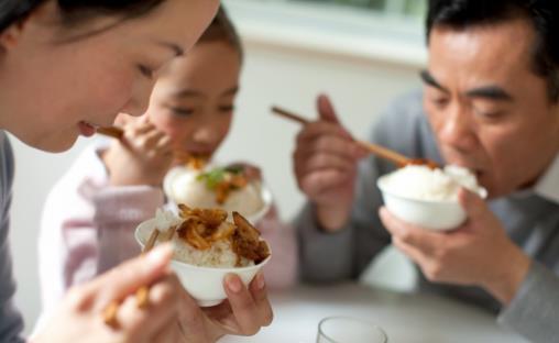 吃饭速度过快的六大伤害 能降低吃饭速度的小妙招-八福集