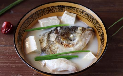 鱼头豆腐是杭州名菜 鱼头豆腐与乾隆的故事-八福集