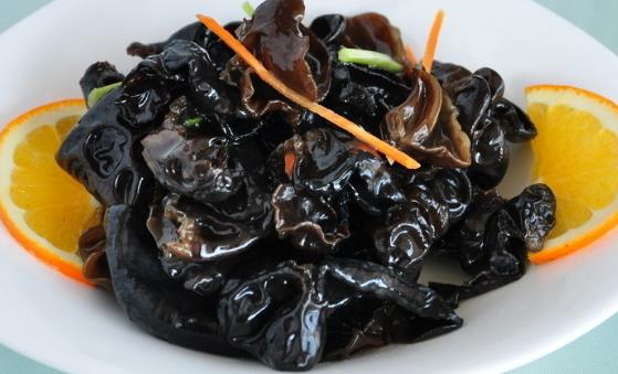 木耳滑而带爽营养价值高 木耳的饮食禁忌-八福集