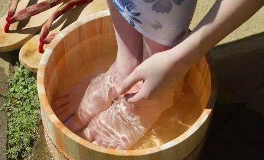 泡脚有助于防治呼吸道炎症 泡脚的八个好处-八福集