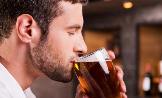 喝酒时伤肝又伤胃的饮食揭秘 喝酒的各种不宜事项-八福集