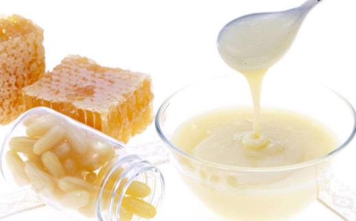 简单两招教你轻松区分蜂王浆和蜂胶-八福集