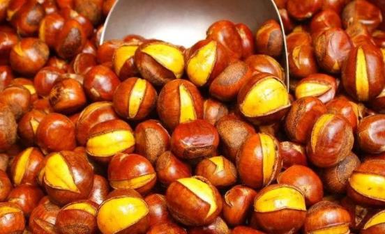 街头糖炒板栗隐患多 辨别挑选板栗注意事项-八福集