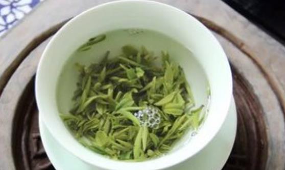 喝绿茶有益健康 四类人不适合喝绿茶-八福集