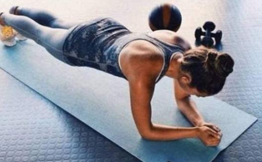平板支撑提高代谢率增强核心肌群 平板支撑不适宜的人群-八福集