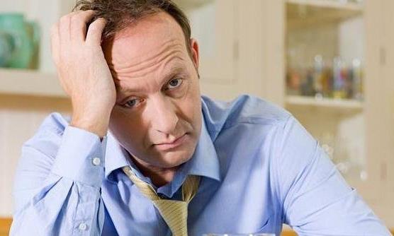 喝酒后会头痛的原因 酒后头疼喝杯橙汁解毒又解渴-八福集